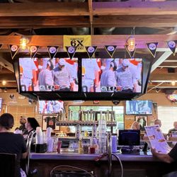 Primanti Bros. Restaurant and Bar - Bar area