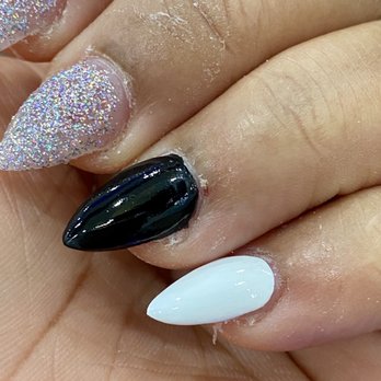Paradise Nail Spa - Right after they were done and I noticed they were stinking and I was bleeding - Nail Salons Near Me - Mansfield, Texas