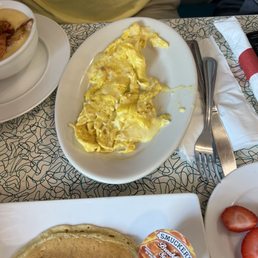 Scrambled eggs with cheese