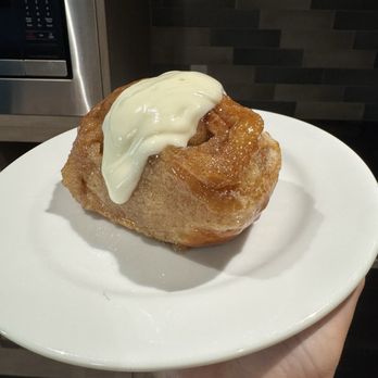 Cinnamon Roll Place - Classic Cinnamon roll - Bakeries Near Me - Kihei, Hawaii