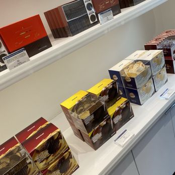 ROYCE Chocolate - Potatochip Chocolate "Original" - Chocolatiers & Shops Near Me - Bellevue, Washington