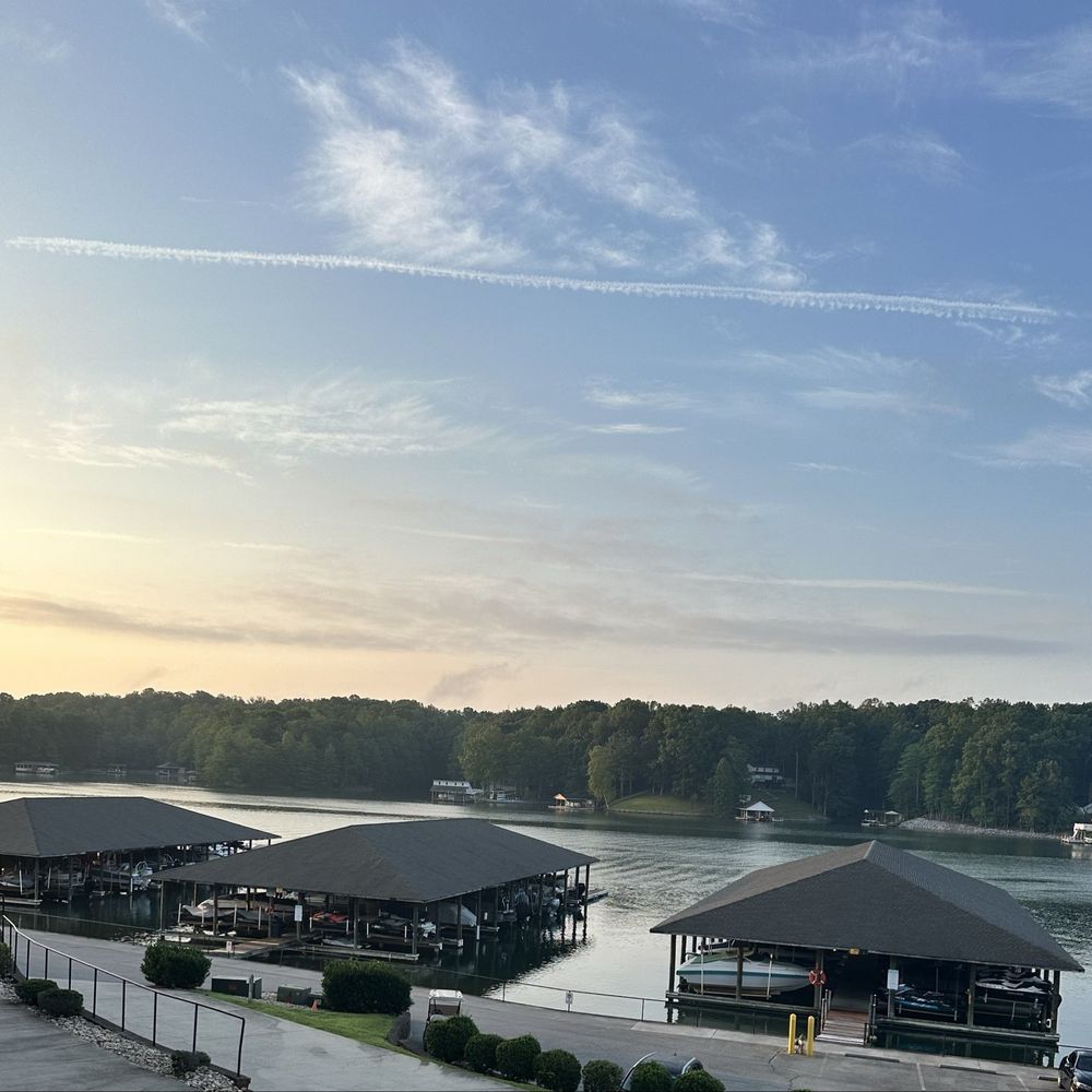 ML Hospitality - Vacation Rentals Near Me - Huddleston, Virginia