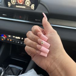 U Nails and Spa
