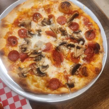 Mama Mia - Small mushroom and pepperoni pizza - Chicken Wings Near Me - Davie, Florida