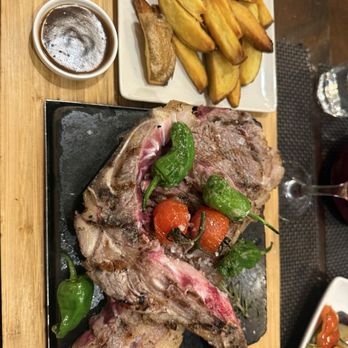 The Venue Steakhouse - Steak and Fries - Steakhouses Near Me - Barcelona, B The Venue Steakhouse - Steak and Fries - Steakhouses Near Me - Barcelona, B