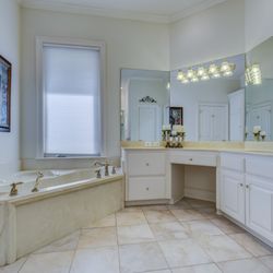 Davie Glass Services - Mirrrors in Bathrrom