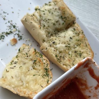 Leo's Ristorante - Plain Garlic Bread - Pizza Near Me - Bristol, Rhode Island