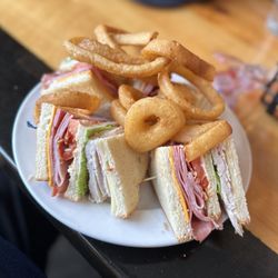 Cafe International - Club with onion rings