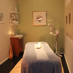 Aqua Salon and Spa - FACIALS AND LASH EXTENSIONS