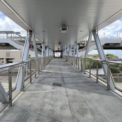 Skyline Kahauiki Station - Walk way to the rail