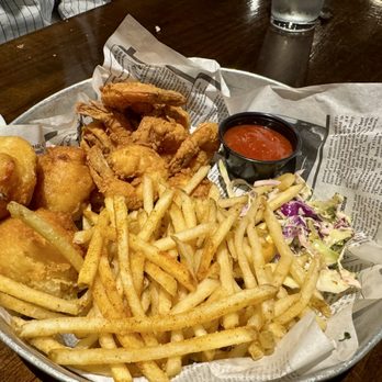 Pearlz Oyster Bar - Fried Shrimp - Seafood Near Me - Charleston, South Carolina
