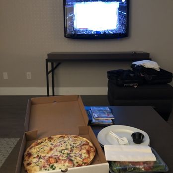 La Cazza - MAPLE LEAFS vs PIZZA - Pizza Near Me - Gatineau, Quebec La Cazza - MAPLE LEAFS vs PIZZA - Pizza Near Me - Gatineau, Quebec