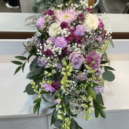 Cascading bouquet Cascading bouquet