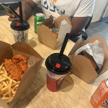 Chi Tea- Hot Chicken, Burgers, & Wings - Bubble tea, and chicken sandwich - Bubble Tea Near Me - Franklin, Wisconsin