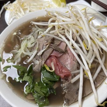 Pho Rainbow - 4. Noodle beef soup w raw eye of round and brisket - Vietnamese Near Me - Staten Island, New York