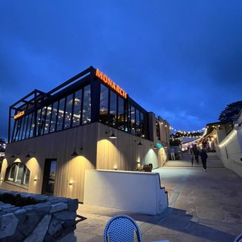Monarch Ocean Pub - Out on the patio - Gastropubs Near Me - Del Mar, California