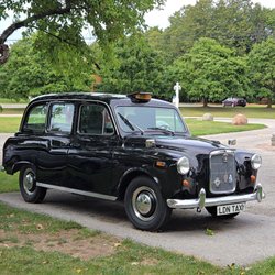 Church Hill Inn - London taxi in front of the building.