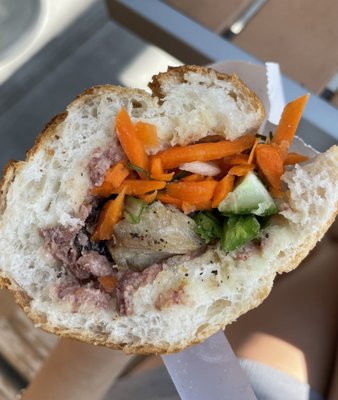 GHÉ bánh mì & rolls by null