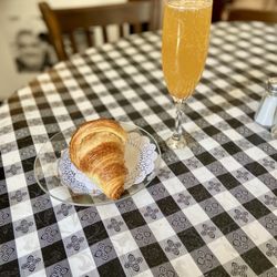 La Parisienne - Croissant was perfectly executed and the Bellini perfectly balanced with excellent quality champagne.