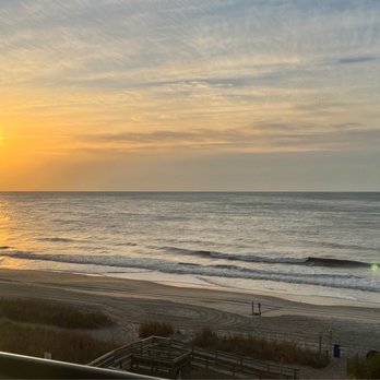 Hampton Inn & Suites Myrtle Beach/Oceanfront - Sunset - Hotels Near Me - Myrtle Beach, South Carolina