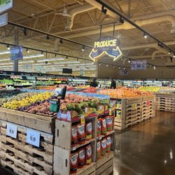 The Market at Anacortes - Look at that produce section