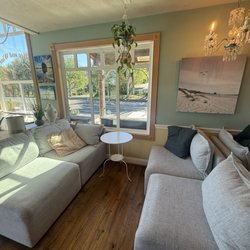 Elohveē Coffee Shop and Wine Bar