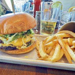 Cheeseburger & fries Cheeseburger & fries