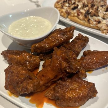 Studio Eats Kitchen & Bar - Manchester Buckland Hills - Bistro wings - Cocktail Bars Near Me - Manchester, Connecticut Studio Eats Kitchen & Bar - Manchester Buckland Hills - Bistro wings - Cocktail Bars Near Me - Manchester, Connecticut