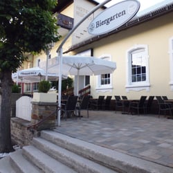 Hotel Rückert - Biergarten an der Straße