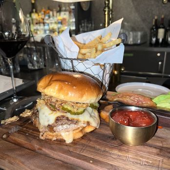 Wolf by Vanderpump at Caesars Republic Lake Tahoe - Burger and Vanderpump Cab - American Near Me - Stateline, Nevada