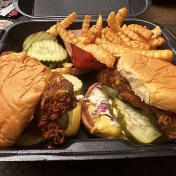 Dave's Hot Chicken - Halal Near Me - Phoenix, Arizona