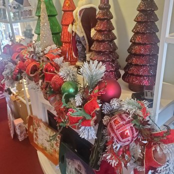 St Nick’s Holiday Shoppe - Christmas Trees Near Me - Mount Dora, Florida