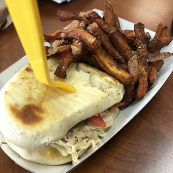 YellowBellies Truck - Greenback with sweet potato fries - Food Trucks Near Me YellowBellies Truck - Greenback with sweet potato fries - Food Trucks Near Me