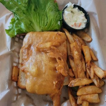 The Mariner North - Fish sandwich - American Near Me - Copper Harbor, Michigan
