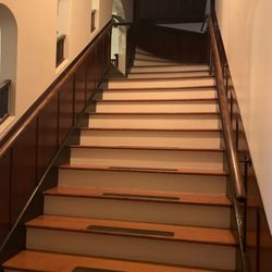 Hotel Burgess - Stairs up to the rooms