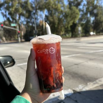 Coco Bubble Tea - strawberry black tea (8/10) love the strawberry bits - Bubble Tea Near Me - Hacienda Heights, California