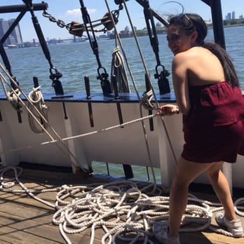 Manhattan by Sail - Helping! - Boat Charters Near Me Manhattan by Sail - Helping! - Boat Charters Near Me