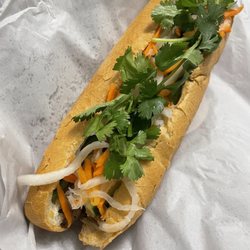 Be's Noodles & Banh Mi - Chicken Banh Mi