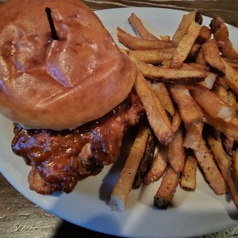 Merchant Tavern - Gastropubs Near Me - Akron, Ohio