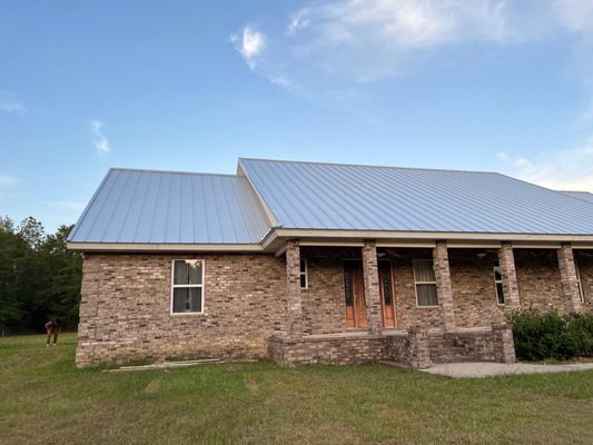 Hardman And Roof Construction Logo