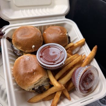 HI Sliders - All All-American Burger sliders - Food Trucks Near Me - Mililani, Hawaii