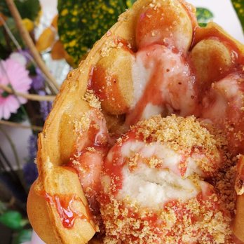 Shake It And Co - Strawberry Cheesecake Bubble Waffle - Coffee & Tea Near Me - Mississauga, Ontario Shake It And Co - Strawberry Cheesecake Bubble Waffle - Coffee & Tea Near Me - Mississauga, Ontario