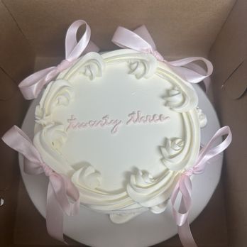 Pretty Sweet - 6 in confetti cake - Cupcakes Near Me - Folsom, California