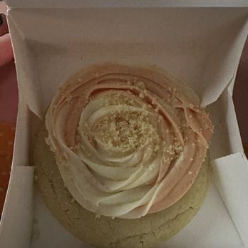 Crumbl - Monroeville - Guava cookie - Bakeries Near Me - Monroeville, Pennsylvania