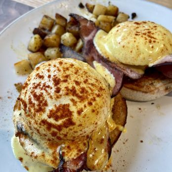 HomeGrown - Leawood - Traditional Benedict - Breakfast & Brunch Near Me - Leawood, Kansas HomeGrown - Leawood - Traditional Benedict - Breakfast & Brunch Near Me - Leawood, Kansas