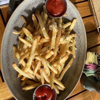 Pacific's Edge Restaurant - Shareable Gilroy Garlic Fries - Seafood Near Me - Carmel, California Pacific's Edge Restaurant - Shareable Gilroy Garlic Fries - Seafood Near Me - Carmel, California