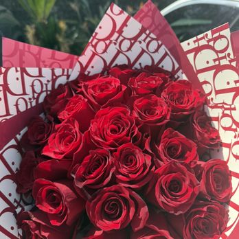 La Croix Flowers - 25 roses - Florists Near Me - Whittier, California La Croix Flowers - 25 roses - Florists Near Me - Whittier, California