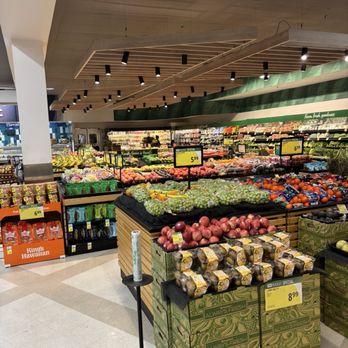 Foodland - Produce department - Grocery Near Me - Honolulu, Hawaii