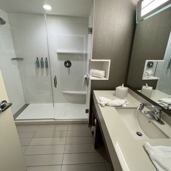 Courtyard Reno Downtown/Riverfront - Restroom - Hotels Near Me - Reno, Nevada Courtyard Reno Downtown/Riverfront - Restroom - Hotels Near Me - Reno, Nevada