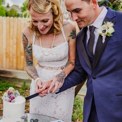 16:3 Cake Studio - Getting married? Let us serve you by designing your cake of your dreams!